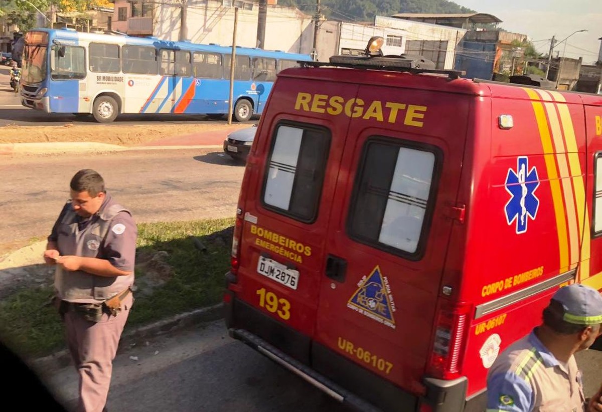 Acidente Entre Carro E Moto Deixa Duas Pessoas Feridas Em Santos Sp Santos E Região G1 