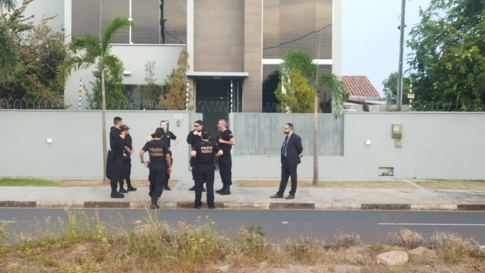 Buscas na casa da secret&aacute;ria de Sa&uacute;de em Roraima, Cec&iacute;lia Lorenzon &mdash; Foto: Marcelo Marques/Rede Amaz&ocirc;nica