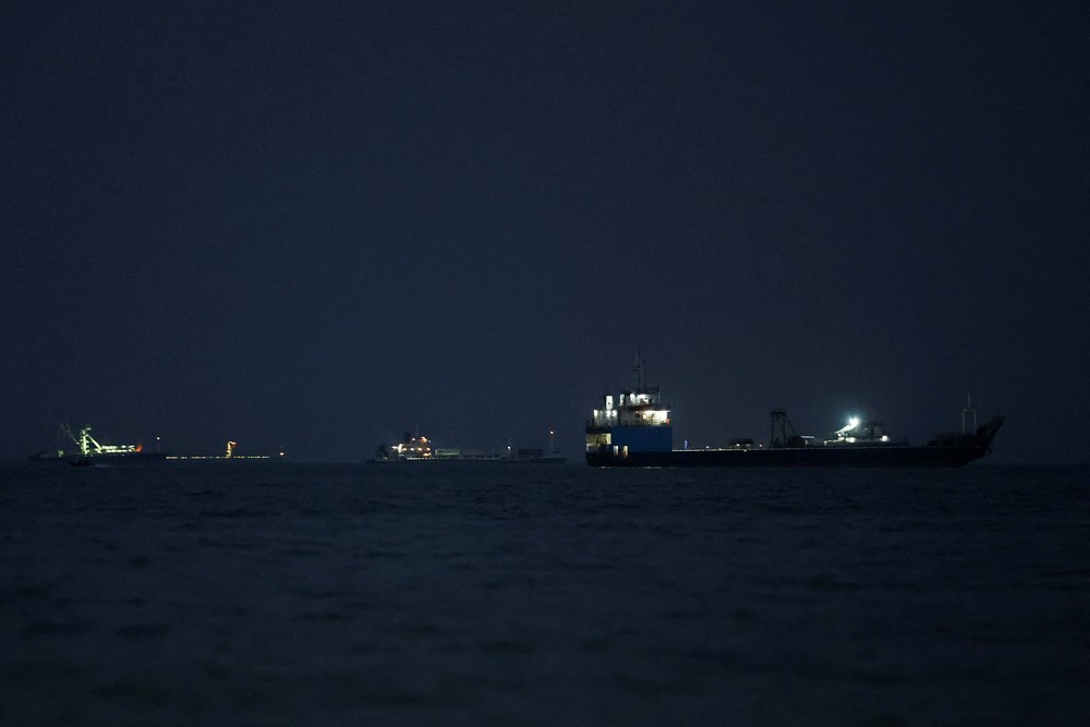 EUA interceptam navio da Gâmbia que tentava romper o bloqueio aos portos iranianos