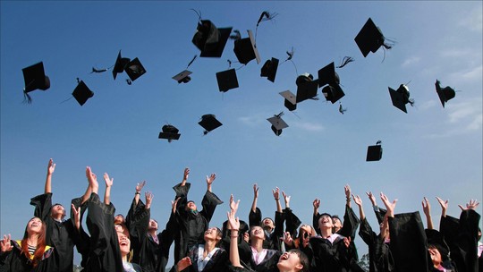 Diploma digital passa a ser obrigatório no Brasil: entenda o que muda - Ministério da Educação determina que diplomas de cursos superiores sejam digitais; pós-graduação entra na regra em 2026.