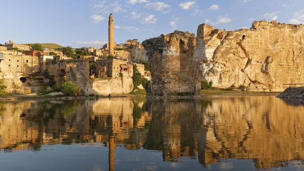 No rio Tigre, os seres humanos começaram a desenvolver a agricultura, a roda e a escrita. Hoje, ele está ameaçado pela instabilidade geopolítica, má gestão das águas e pelas mudanças climáticas — Foto: Getty Images via BBC