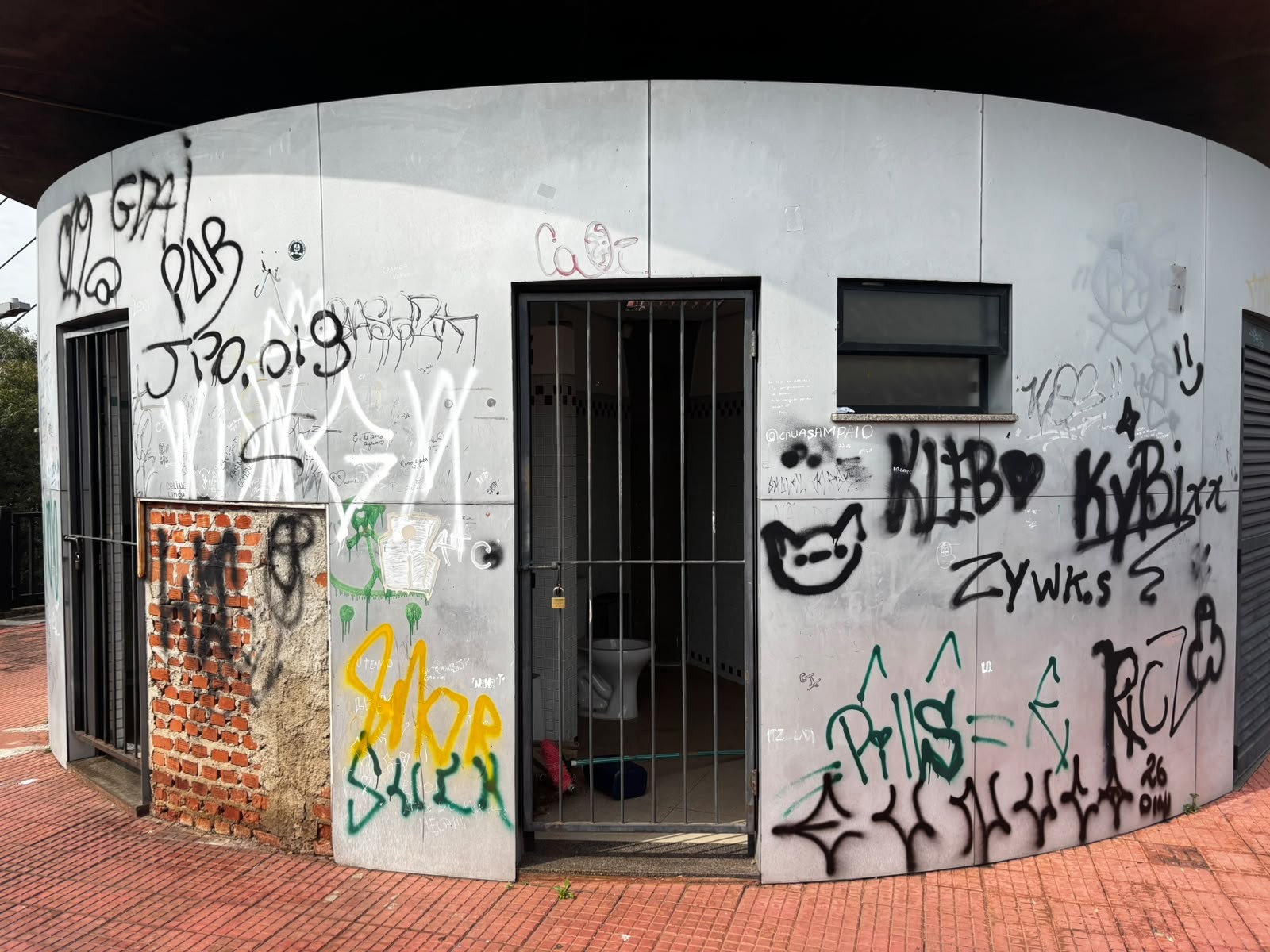 Elevador do Mirante de Piracicaba sofre vandalismo e está fechado há 5 meses; prefeitura não dá prazo para melhorias