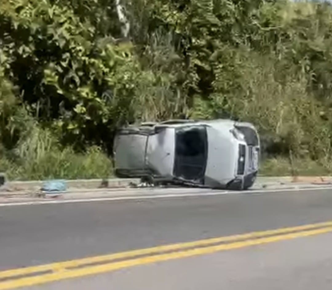 Acidente entre dois carros deixa uma pessoa ferida na Rio-Santos, em Angra dos Reis