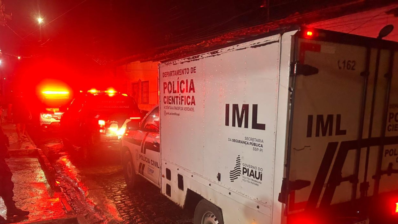 Homem é assassinado a tiros em bar de Teresina; suspeitos fugiram