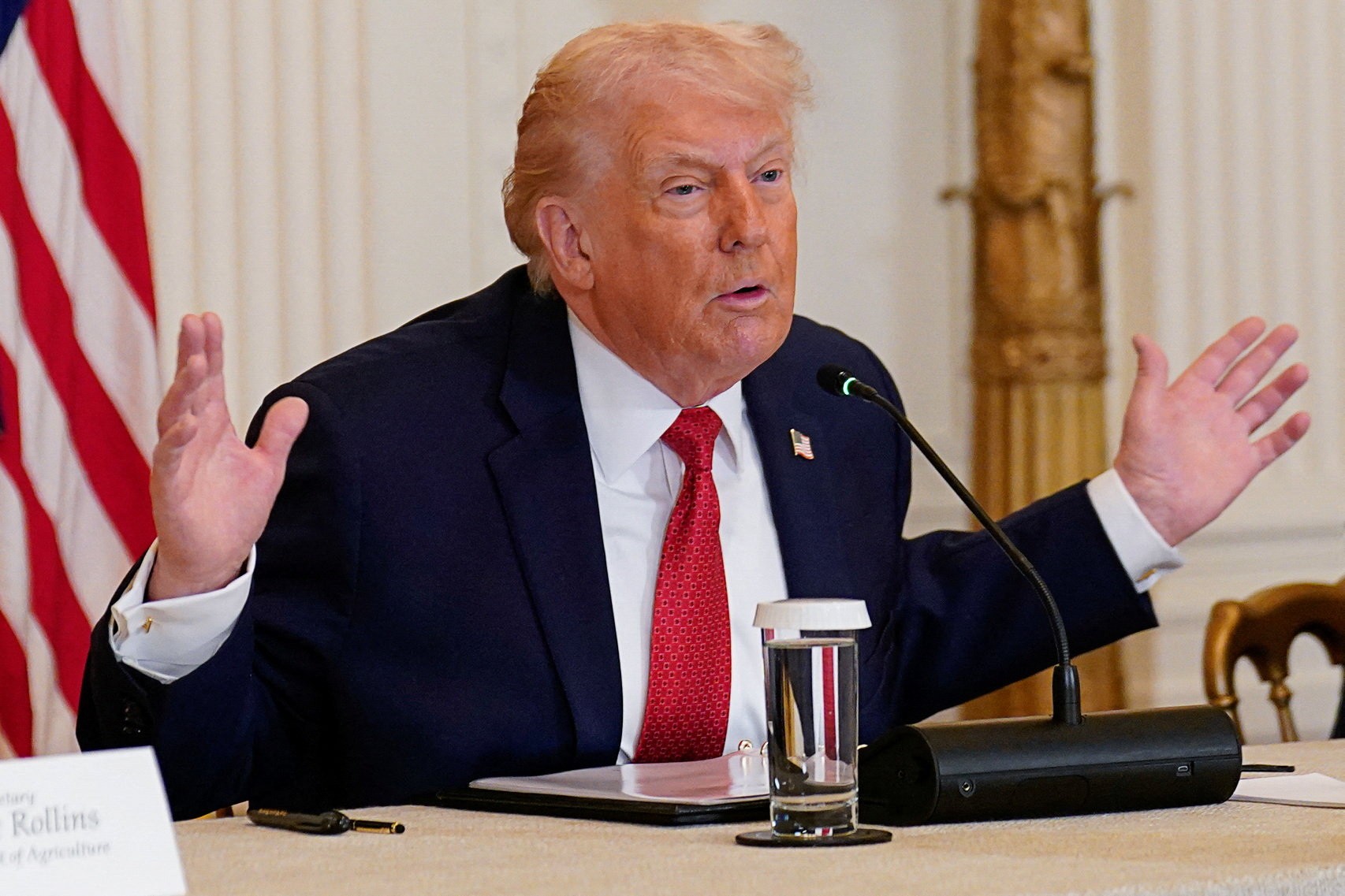 Trump ameaça taxar países contrários a plano dos EUA de comprar Groenlândia