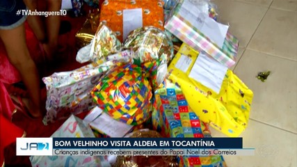 Crianças indígenas de Tocantínia recebem presentes do Papai Noel dos Correios