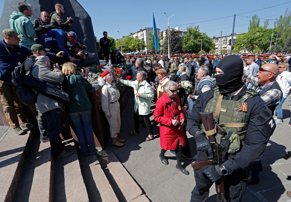 Comemoração do Dia da Vitória em Mariupol, na Ucrânia, em 9 de maio de 2022 — Foto: Alexander Ermochenko/Reuters