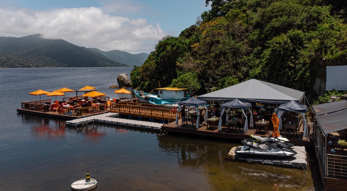 Justiça manda demolir restaurante construído às margens da Lagoa da Conceição, em Florianópolis 