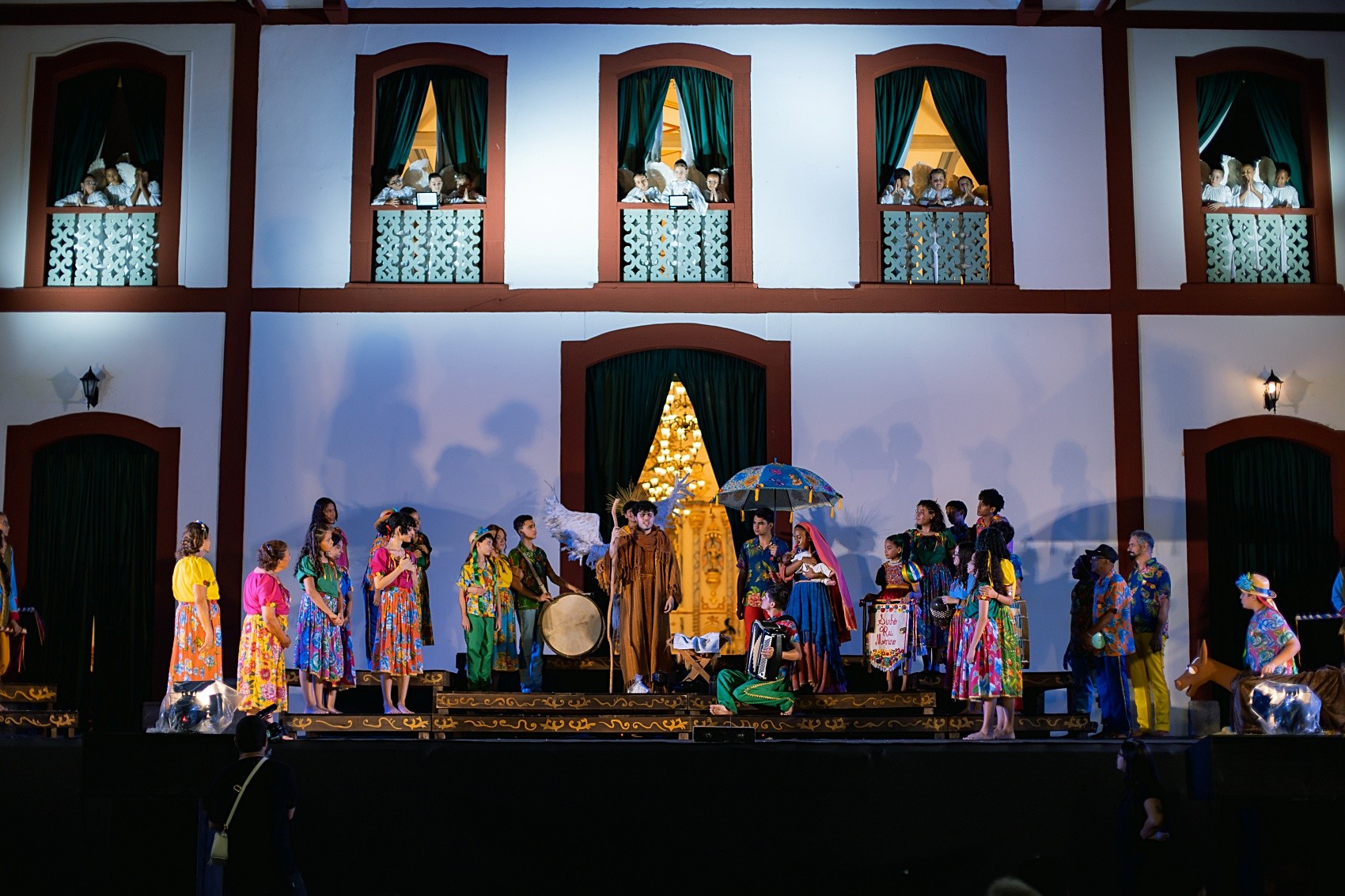 Auto de Natal transforma centro histórico de Perdões em palco aberto nesta quinta e sexta