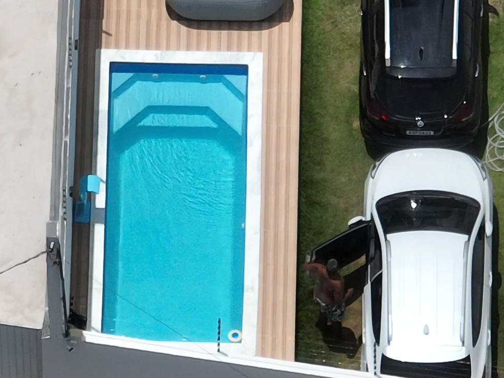 Homem foi encontrado em imóvel de luxo na cidade de Camaçari — Foto: Alberto Maraux/ SSP-BA
