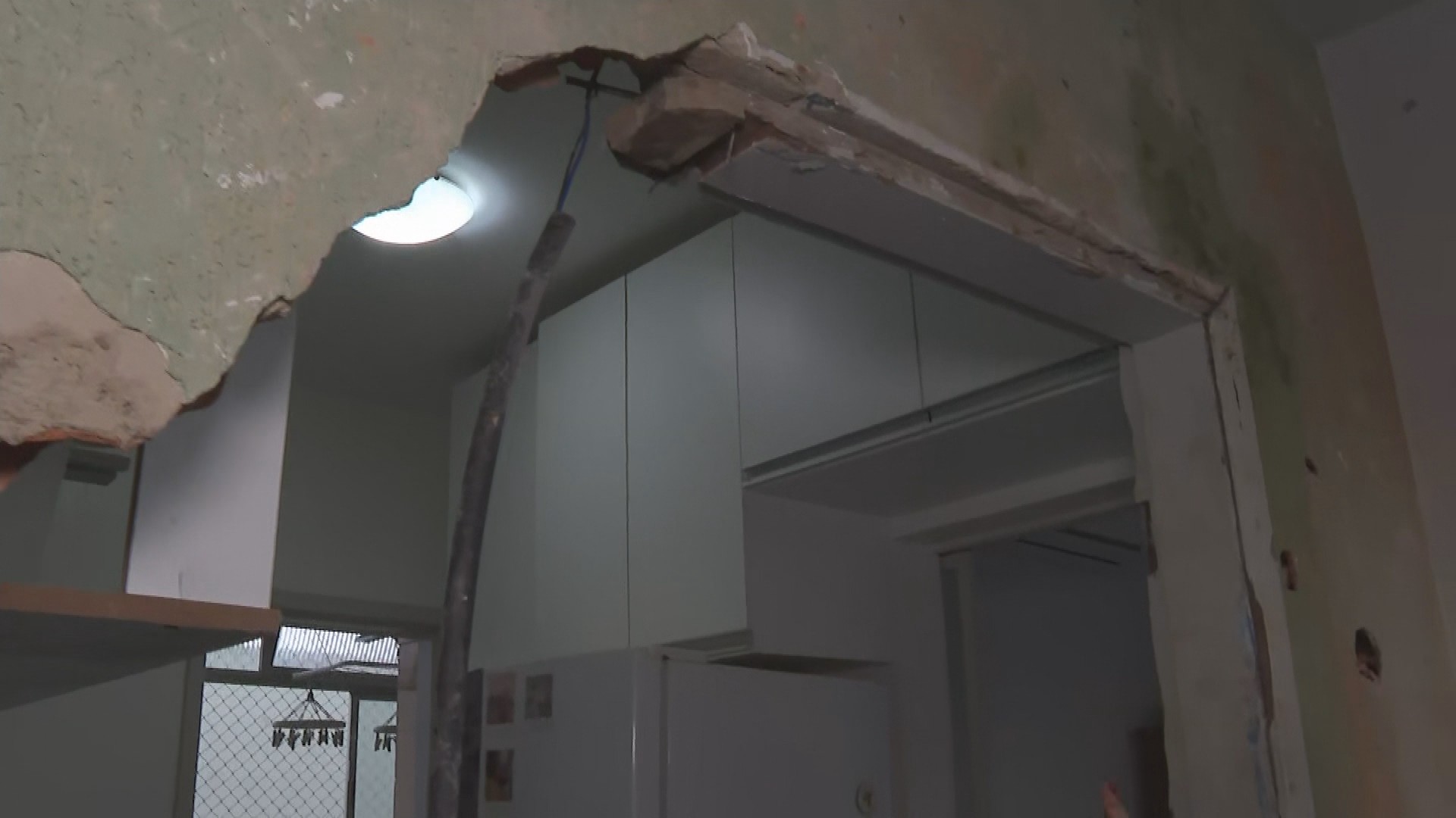 Veja como ficou apartamento atingido por avião em BH