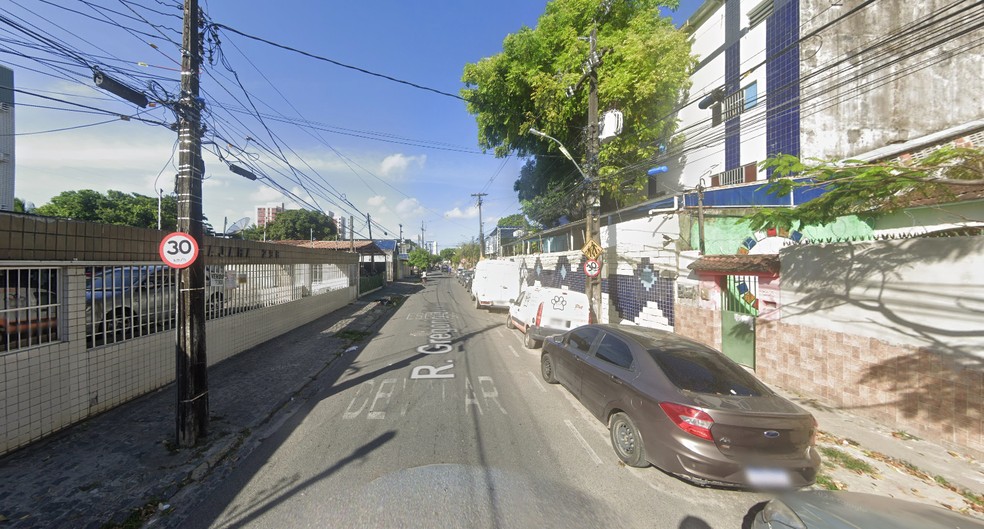Acidente aconteceu na Rua Gregório Júnior, no bairro do Cordeiro, na Zona Oeste do Recife — Foto: Reprodução/Google Maps