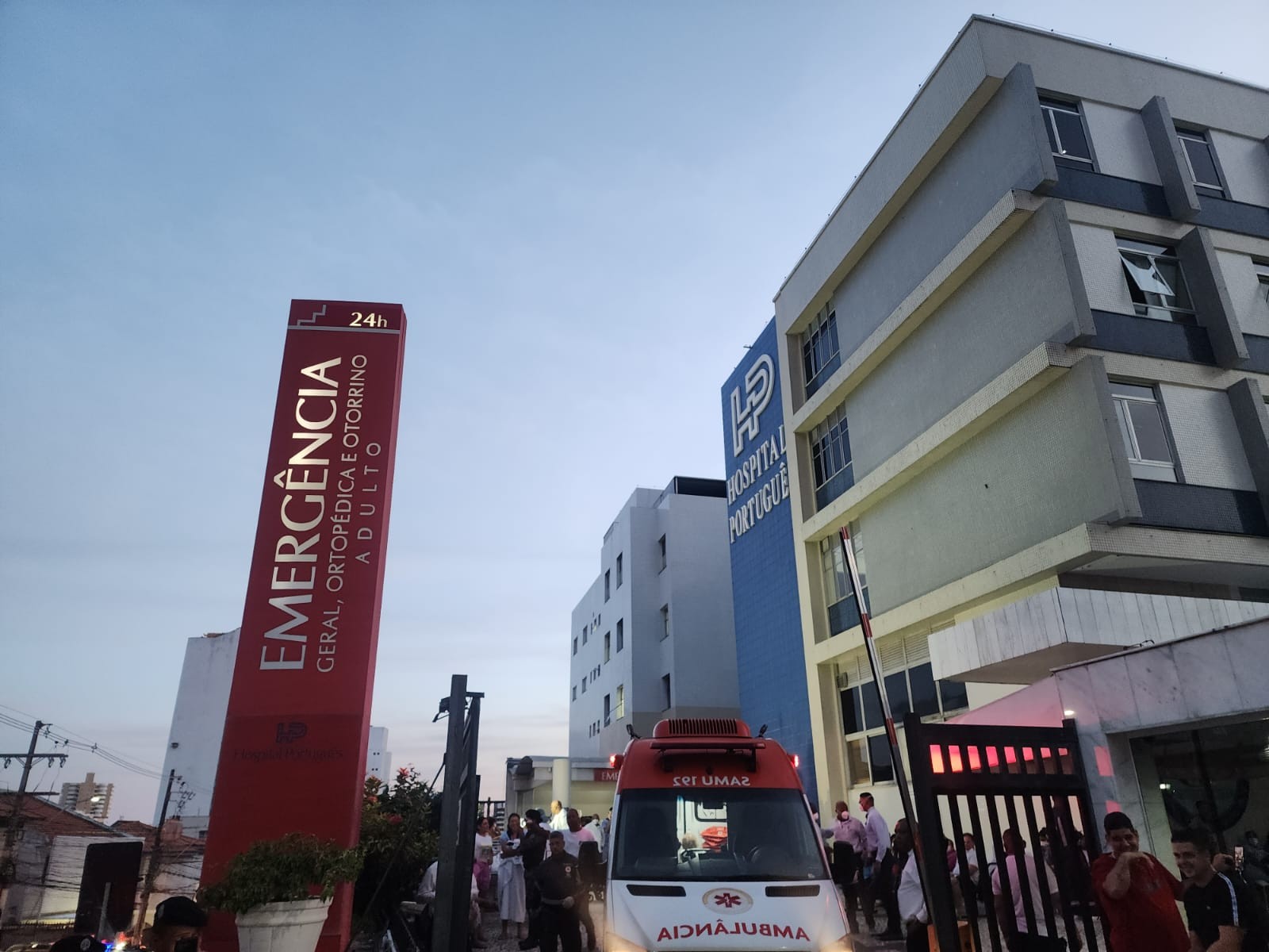 Elevador de hospital privado de Salvador cai e duas funcionárias ficam feridas