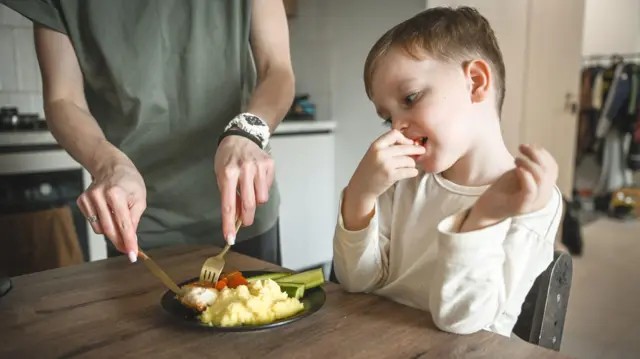 Seletividade alimentar: 5 dicas para ajudar sua criança a 'comer de tudo'