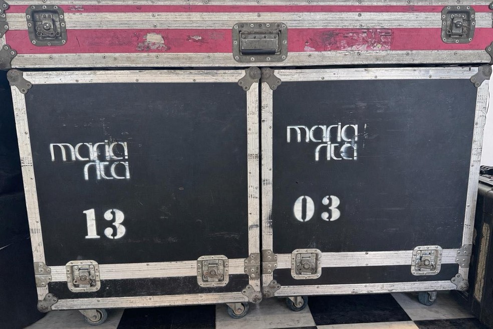 Imagem de cases em que Maria Rita sinaliza que nova era musical se iniciará em 13 de março — Foto: Reprodução / Facebook Maria Rita