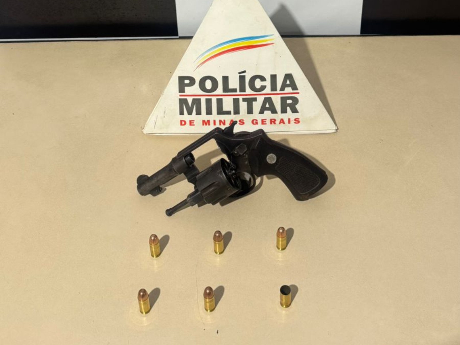 Jovem morre após reagir à abordagem policial com arma em Poté