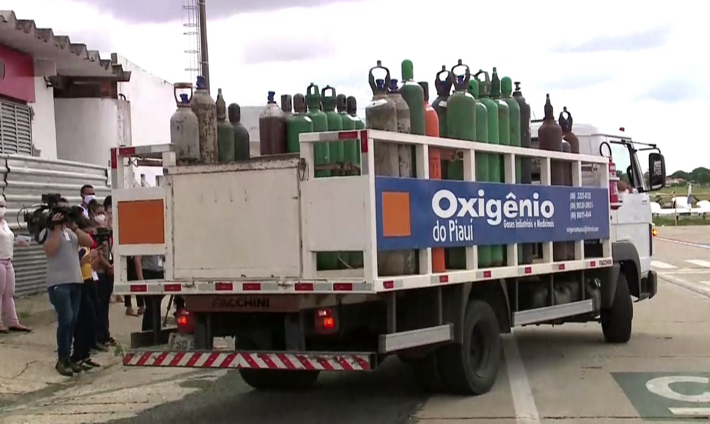 Covid-19: IFTM entrega álcool produzido em laboratório para a Prefeitura de  Patrocínio, Triângulo Mineiro