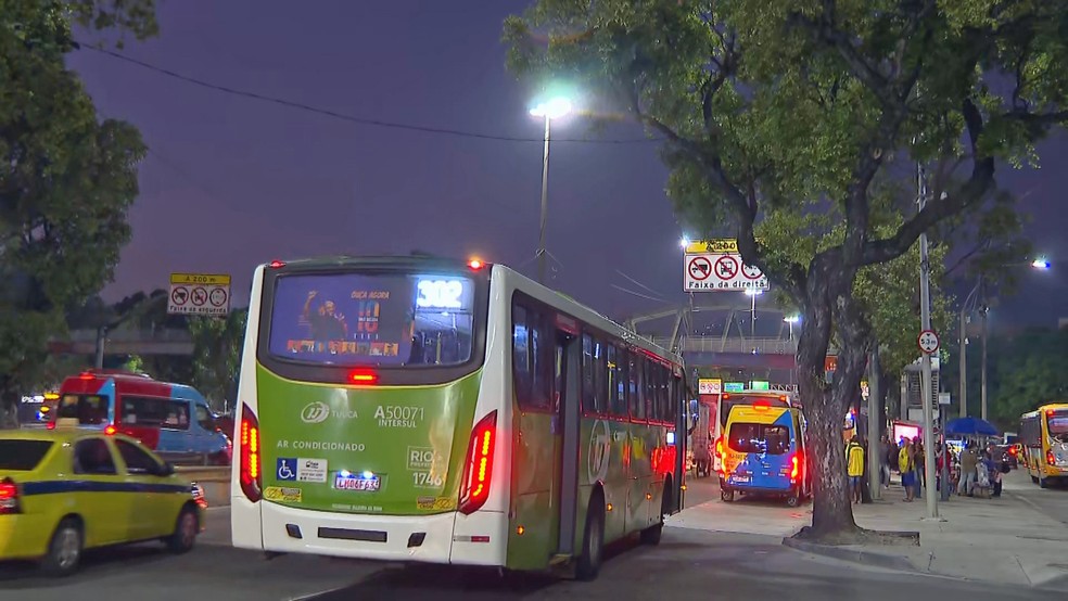 Segundo dia de greve de rodoviários tem mais ônibus nas ruas — Foto: Reprodução/TV Globo
