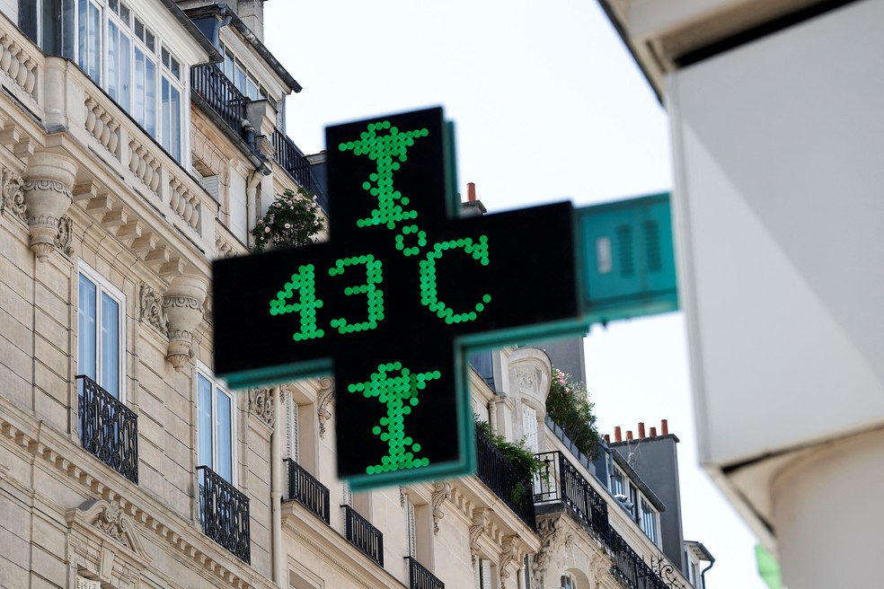Termômetro marca 43ºC durante onda de calor na Europa, em 1º de julho de 2025 — Foto: REUTERS/Benoit Tessier