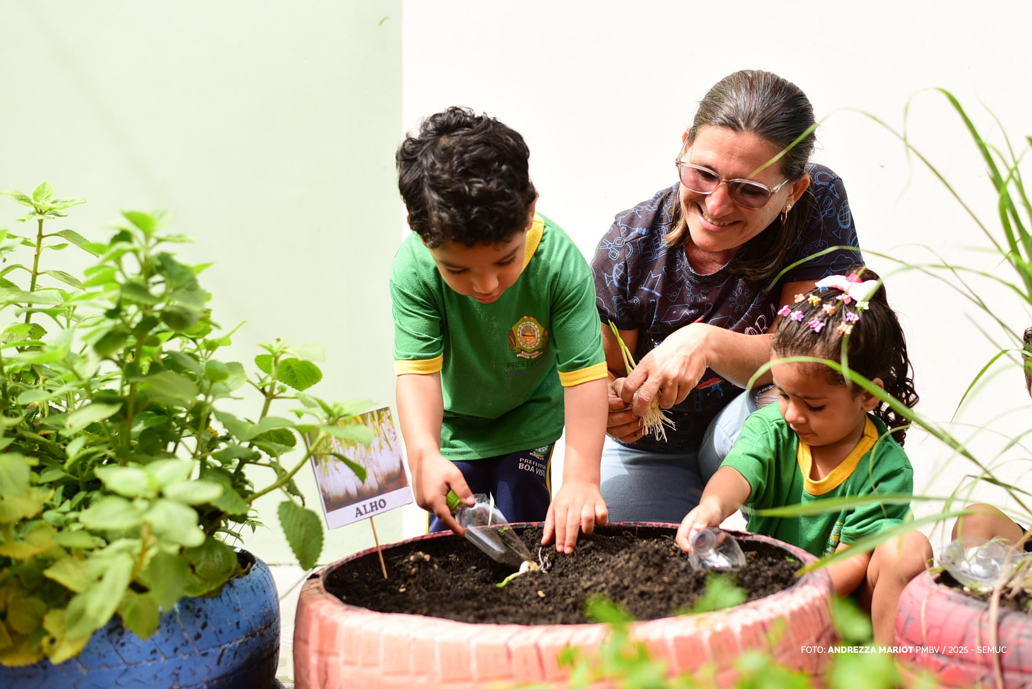 Crianças aprendem sobre cultivo, alimentação saudável e sustentabilidade em escola de Boa Vista