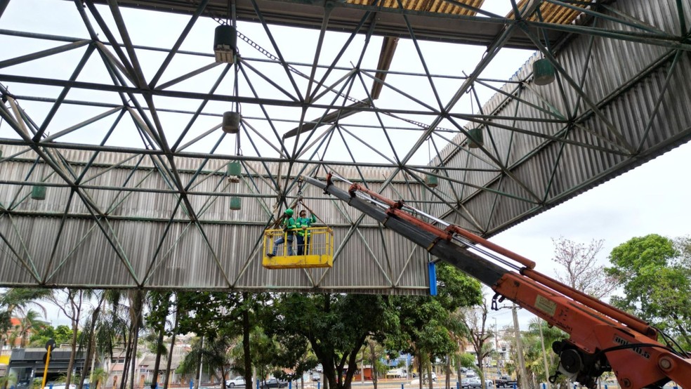 1 de 3
Processo de reconstru&ccedil;&atilde;o da estrutura do telhado do Terminal Rodovi&aacute;rio em Bauru (SP) &mdash; Foto: Joabe Guaranha/Prefeitura de Bauru