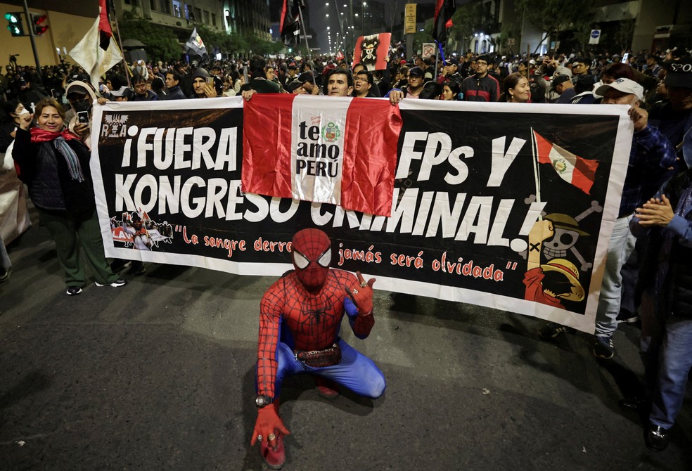 Geração Z protesta contra o governo do Peru; confronto com a polícia toma as ruas e deixa feridos