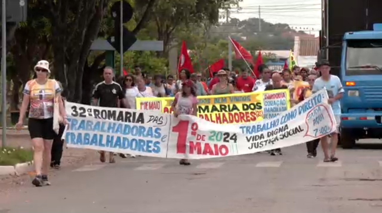 1° de maio: colaboradores fazem ato em Cuiabá para reivindicar melhores condições de trabalho
