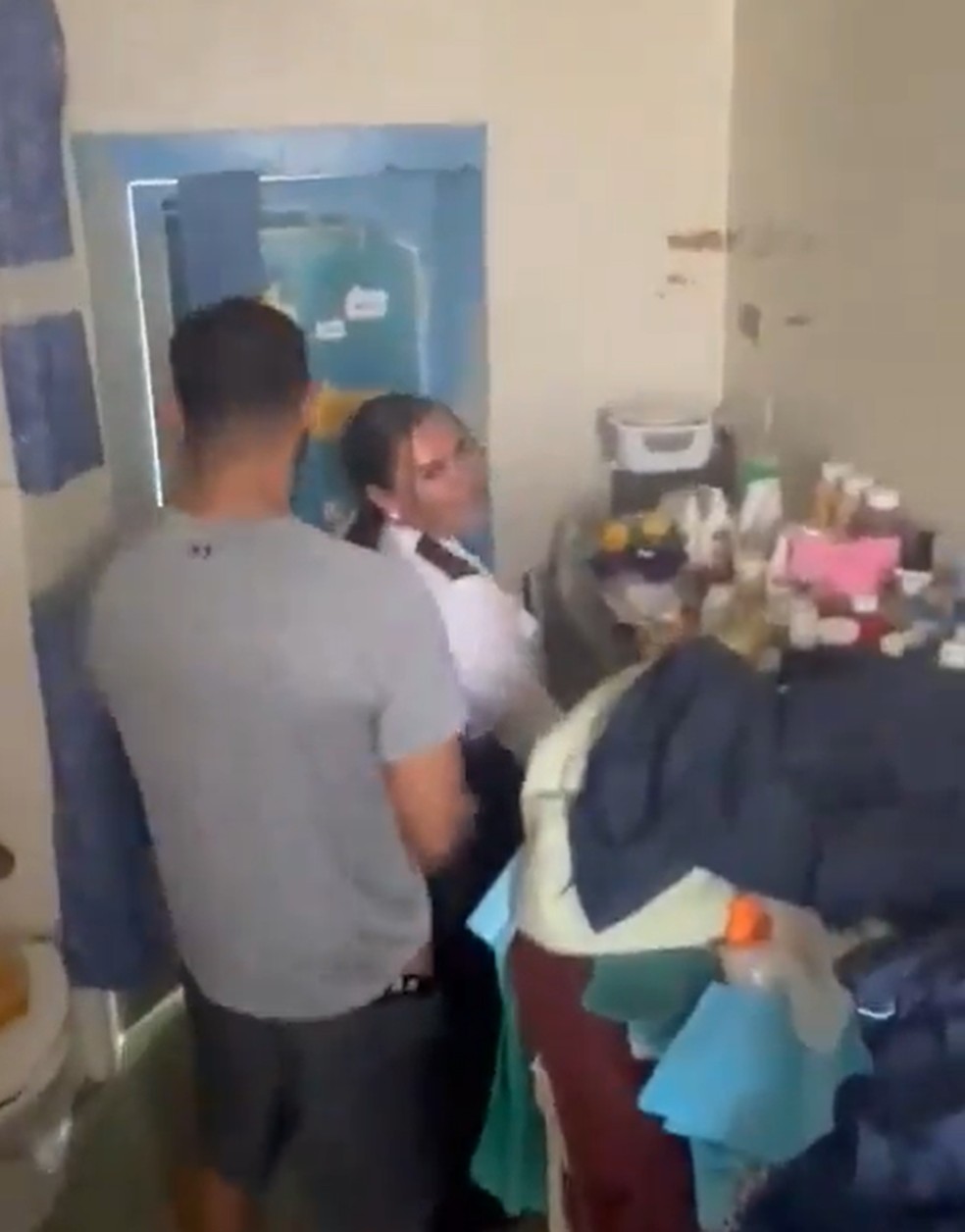 Agente penitenciria  presa aps ser filmada fazendo sexo com detento no interior de cela  Foto: Reproduo