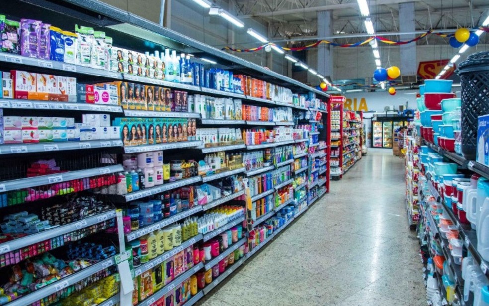 No feriado, os supermercados em Goiás deverão seguir o novo horário de funcionamento acordado em convenção coletiva: até as 11h — Foto: Fábio Lima / O Popular