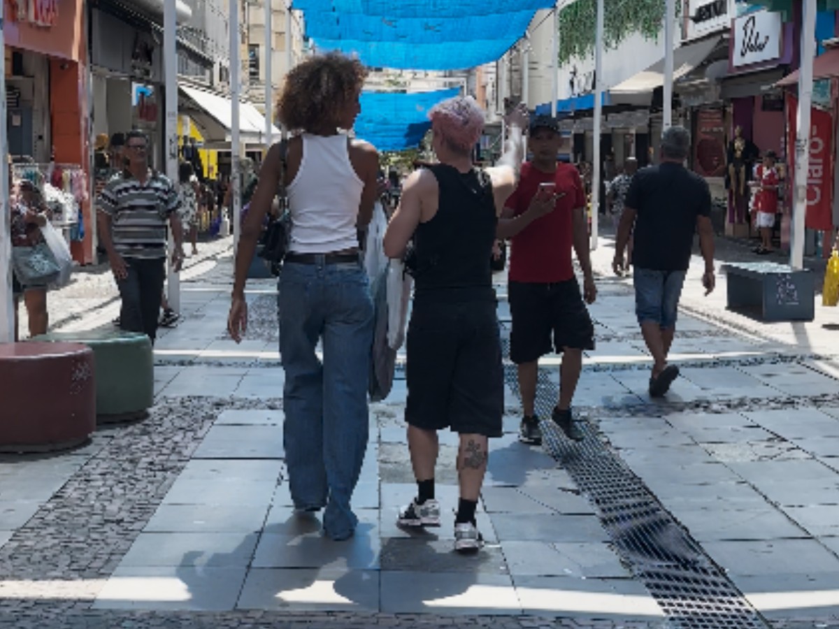 Desafio de Carnaval do g1: influencers montam em 1 hora looks com baixo custo no centro de Campinas; ASSISTA