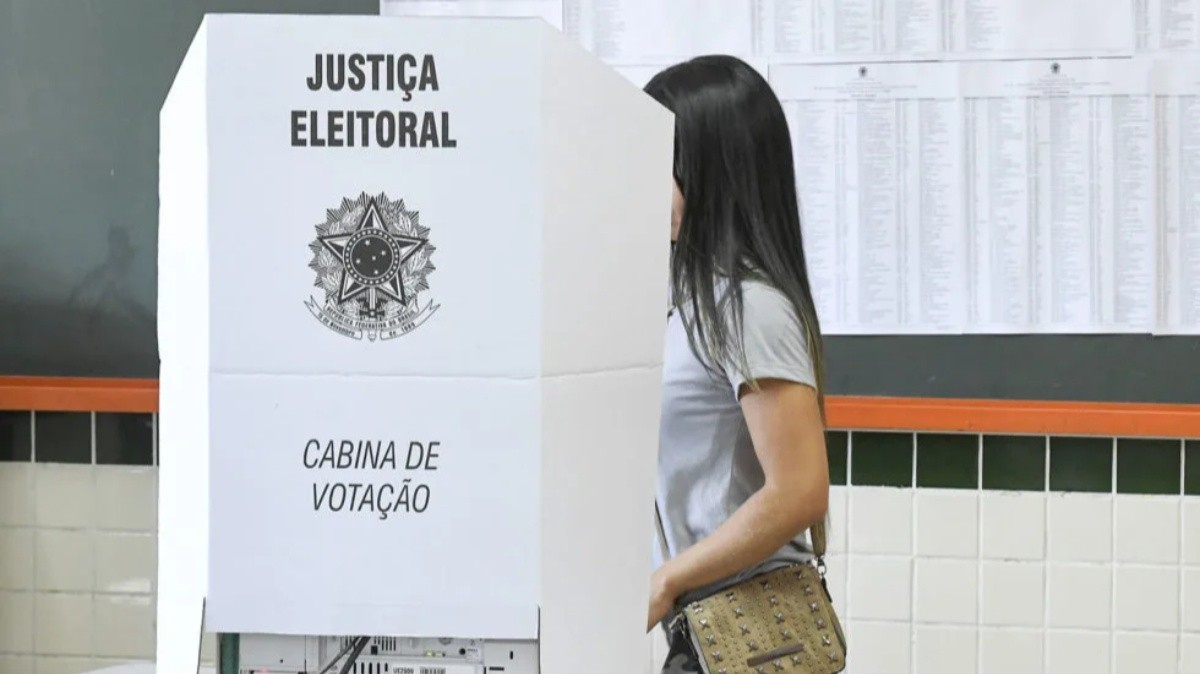 RJ tem 12,8 milhões de eleitores; mulheres são maioria e cresce a participação dos maiores de 70 anos