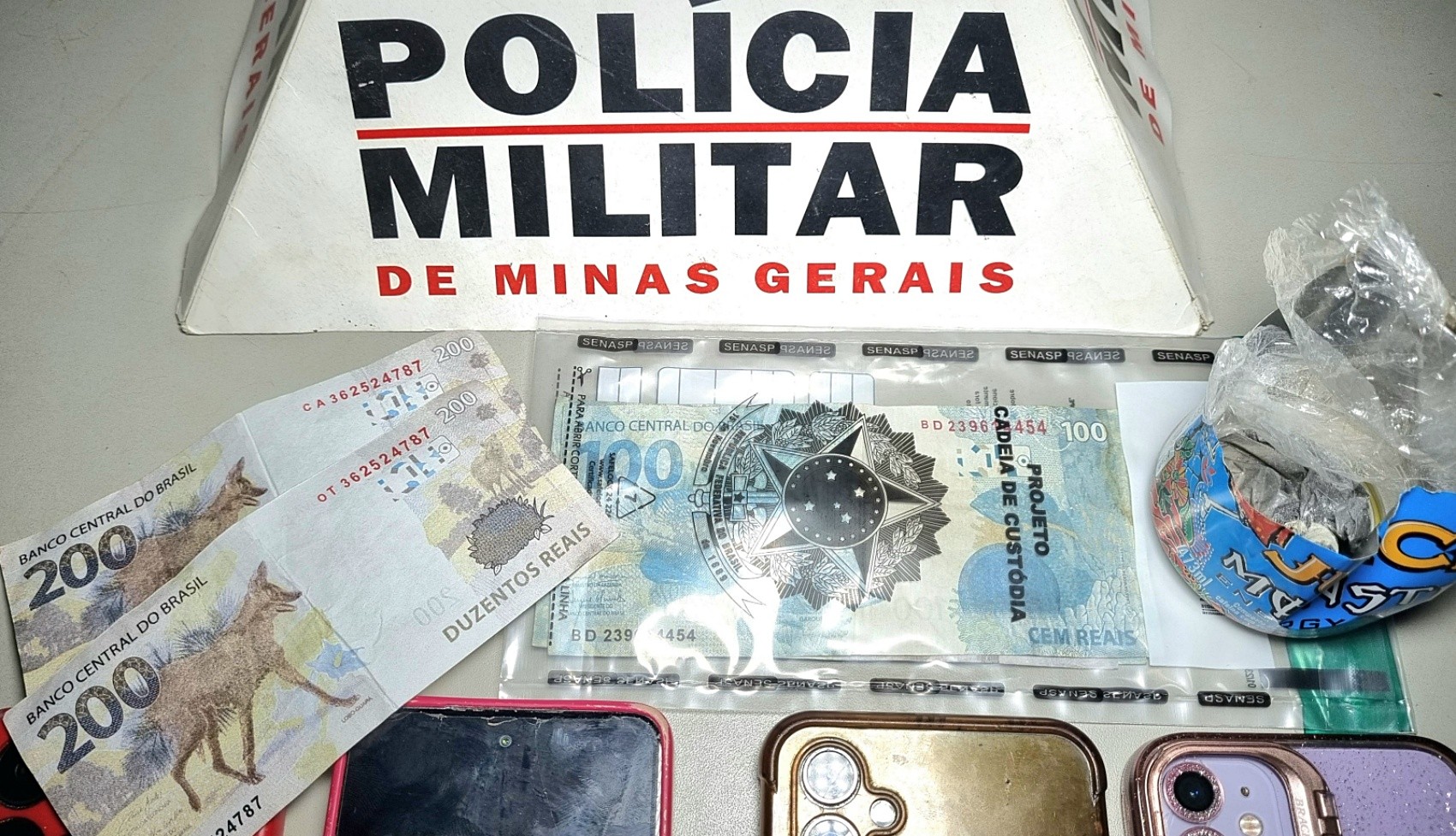 Quatro pessoas são presas em Passos suspeitas de usar notas falsas
