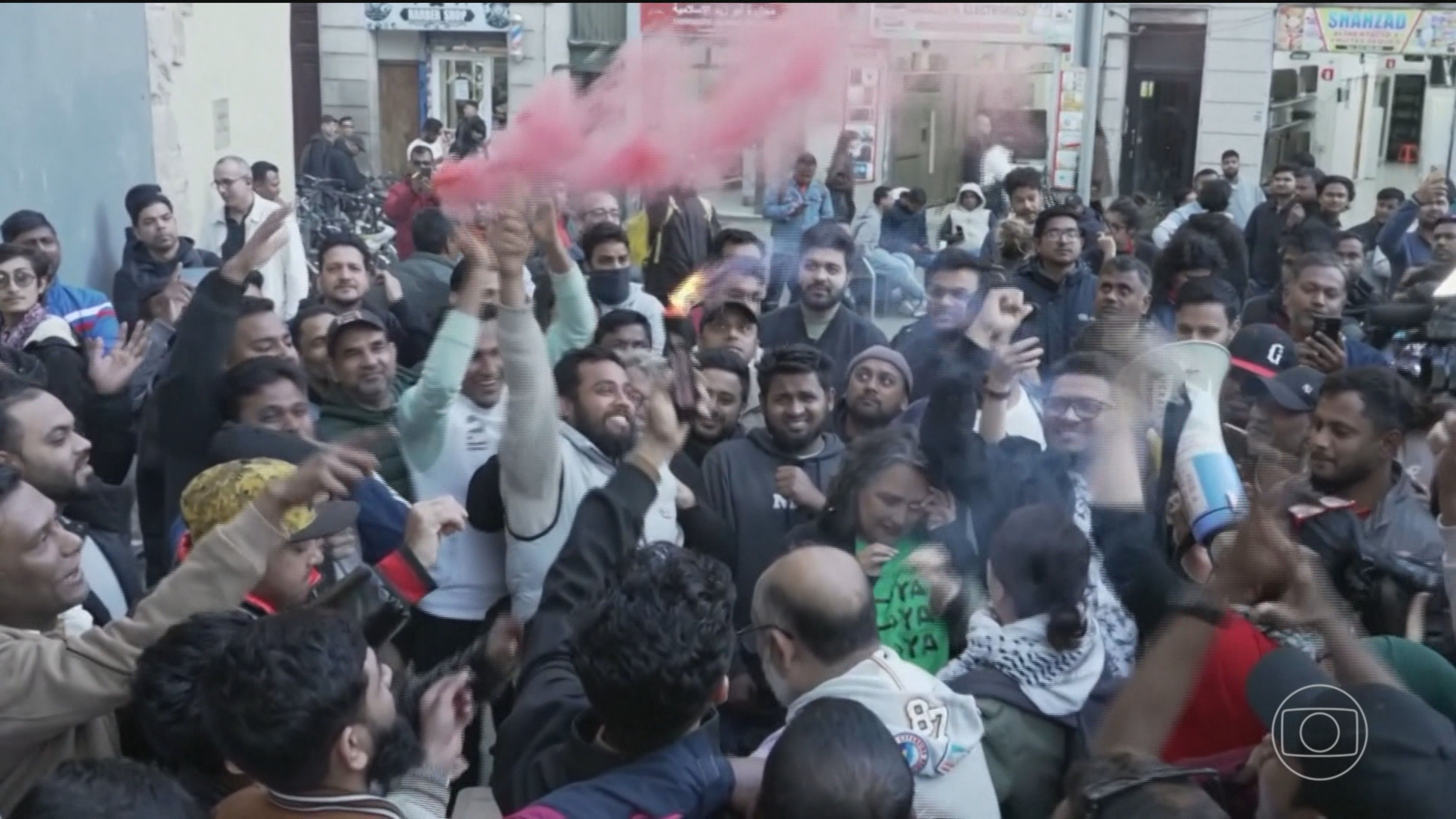 Na Espanha, governo começa a regularizar situação de milhares de imigrantes ilegais