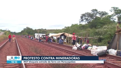 MST bloqueia estrada de ferro em Parauapebas em protestos contra mineradora no Pará