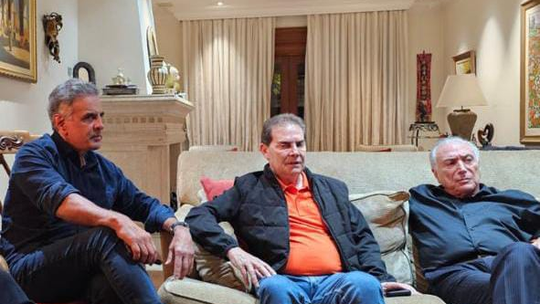 Relator e Aécio se reúnem na casa de Temer; projeto agora é da 'dosimetria', e não da anistia
