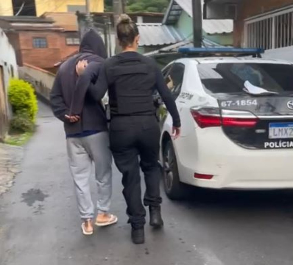 Suspeitos de integrarem grupo criminoso foram presos no Rio de Janeiro — Foto: Polícia Civil