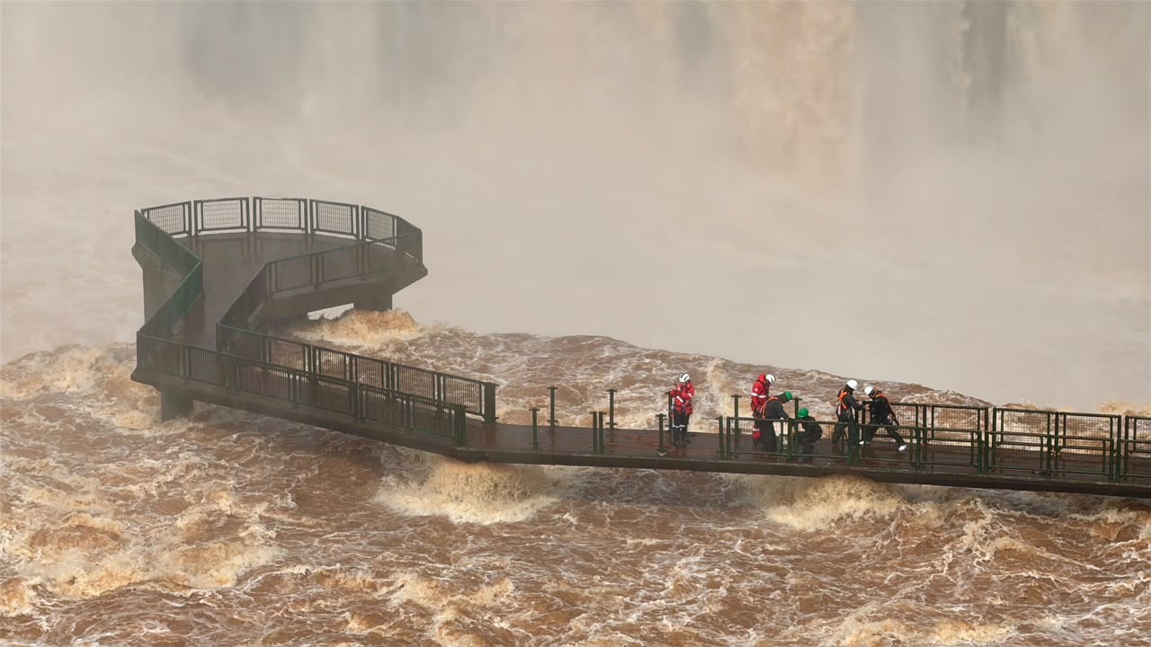Cataratas do Iguaçu Registram Vazão Dez Vezes Acima da Média