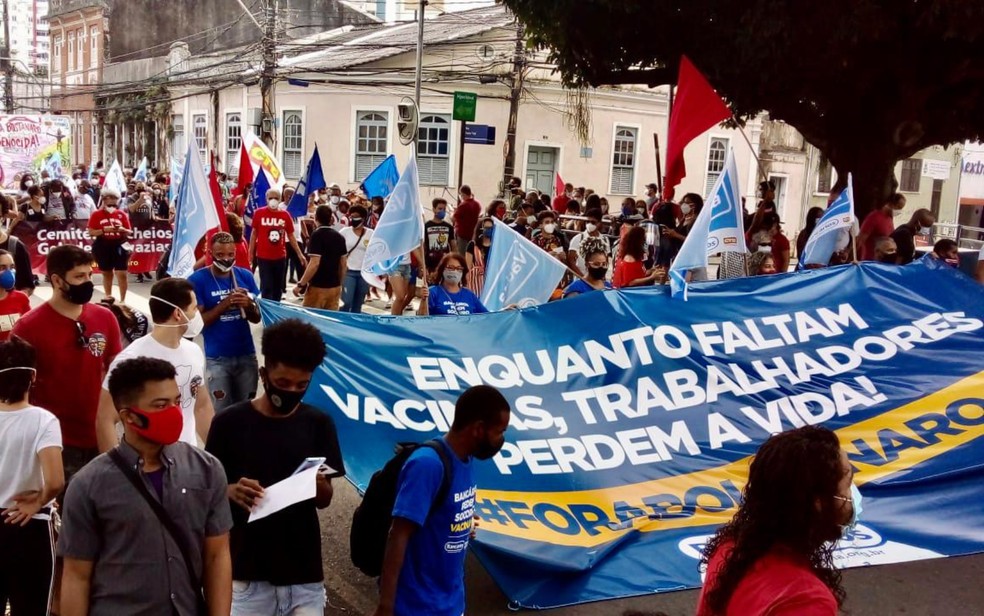 Manifestantes pedem saída de Bolsonaro e vacinas contra Covid-19