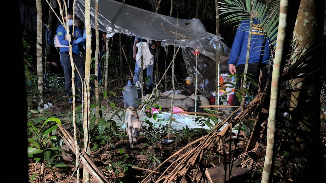 Mulher é encontrada morta em barraca na mata da UFAM; companheiro é preso suspeito do crime em Manaus