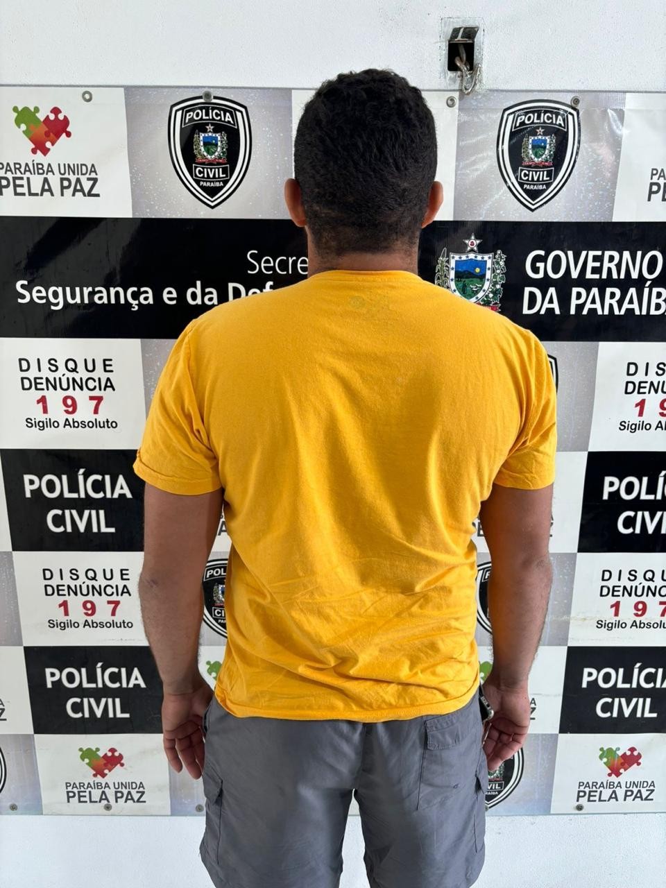 Homem confessa que queimou sua esposa e é preso por tentativa de feminicídio, na Paraíba