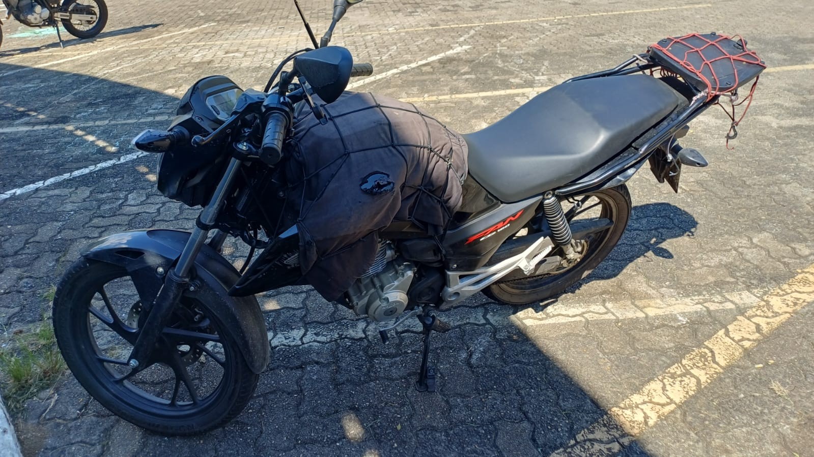 Acidente entre moto e caminhonete deixa ferido na Via Dutra, em Barra Mansa 