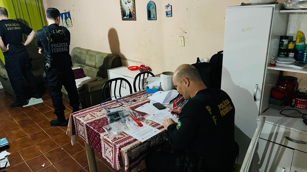 PF faz buscas em Caraguatatuba e São José durante operação contra crimes de abuso sexual
