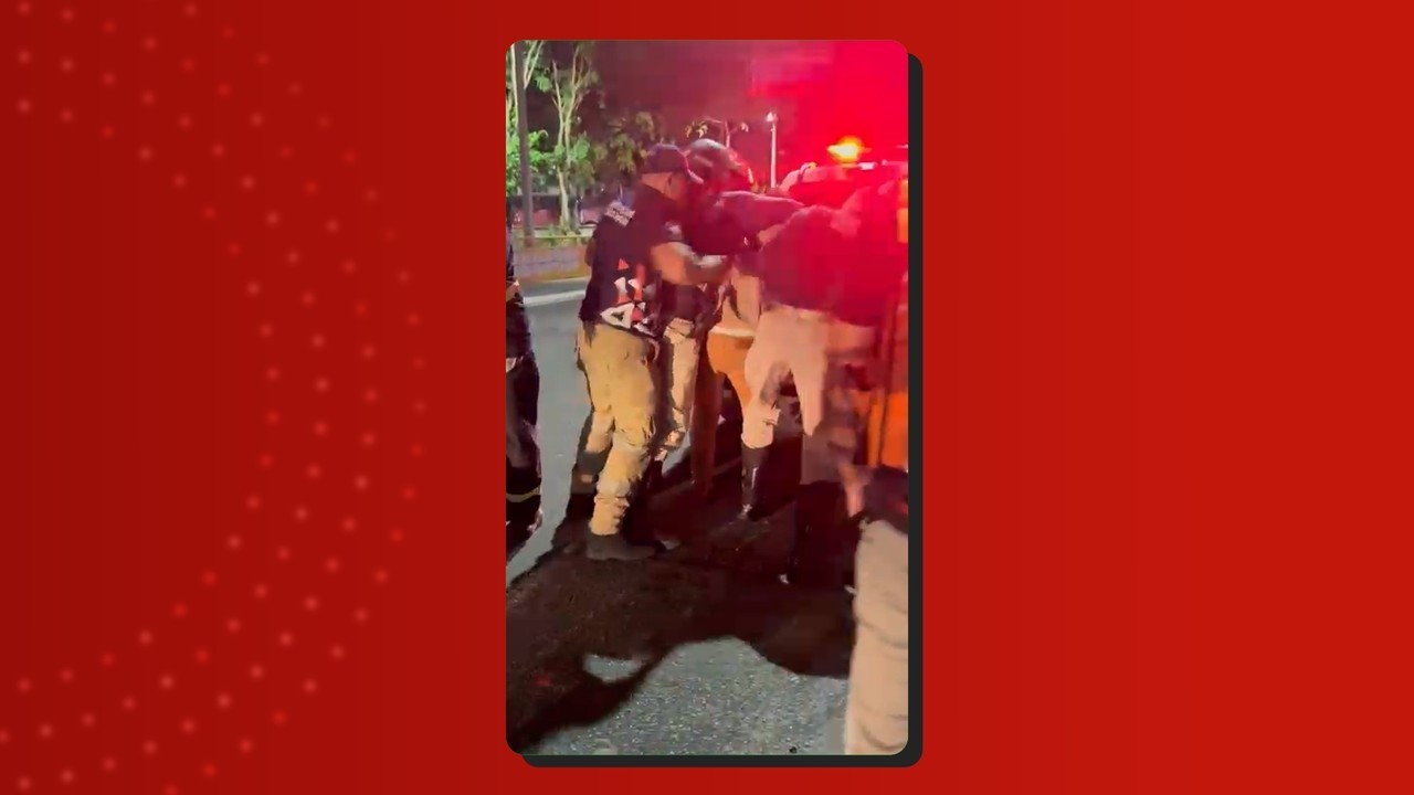 VÍDEO: Agente do Detran-AM agride motociclista durante abordagem em Manaus