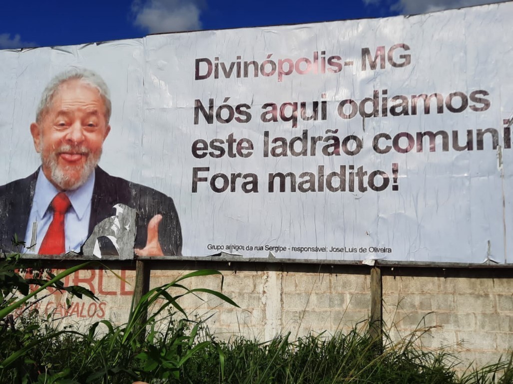 Empresário é multado pelo TSE em R$ 15 mil por espalhar outdoors com ataques a Lula em Divinópolis