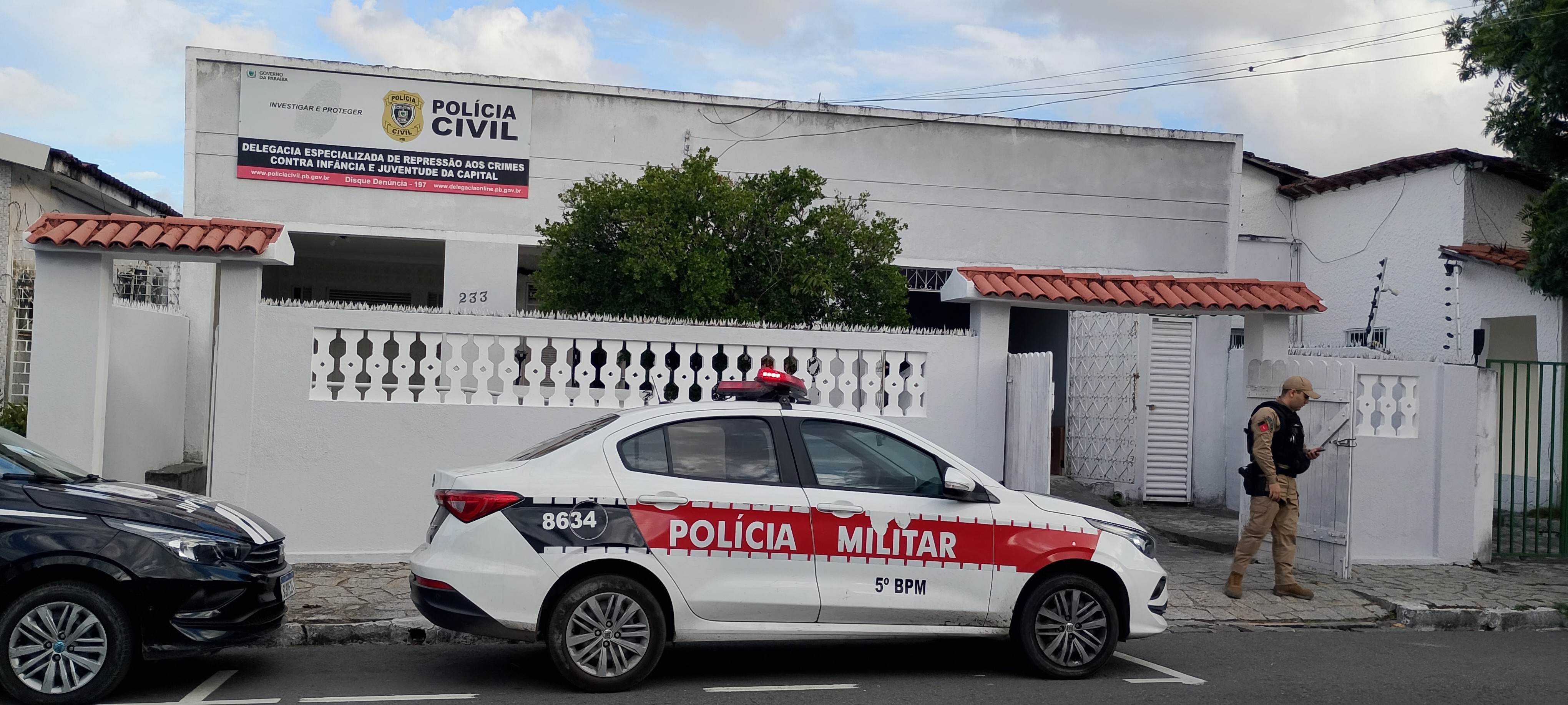 Mulher é presa suspeita de colocar ovos quentes na mão de filha e queimá-la, em João Pessoa