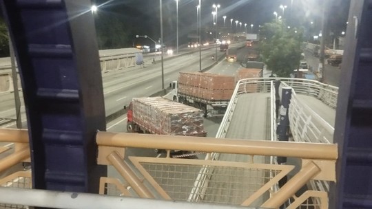 TH da Maré é morto em operação; vias são fechadas