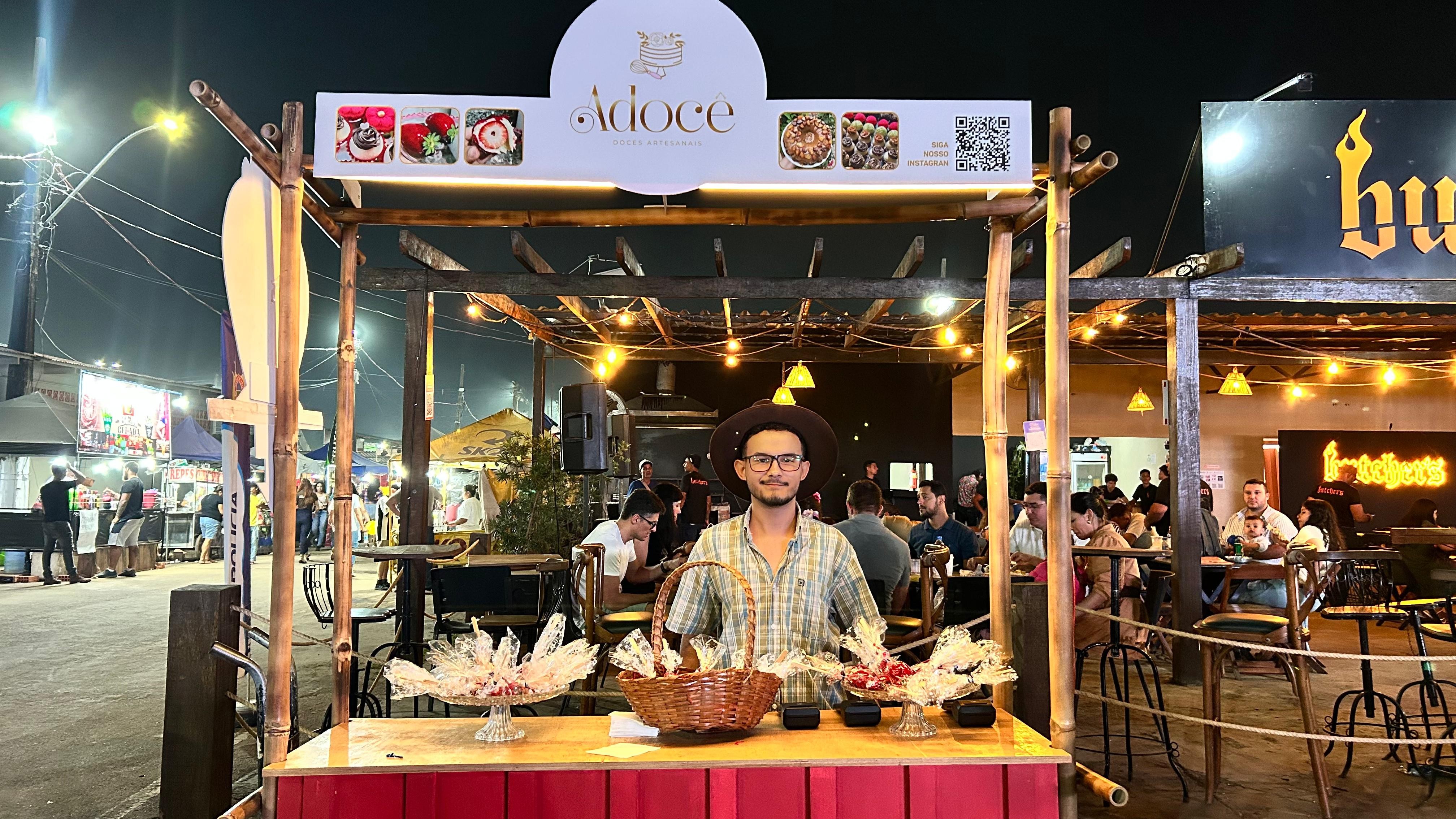 Irmãos faturam R$ 8 mil por noite com morango do amor na Expoacre 2025: 'Faz creck e conquista todo mundo'