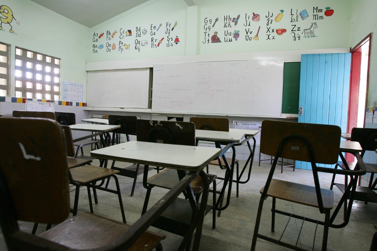 Programa com bolsa de R$ 200 para alunos da rede pública de Fortaleza está com inscrições abertas