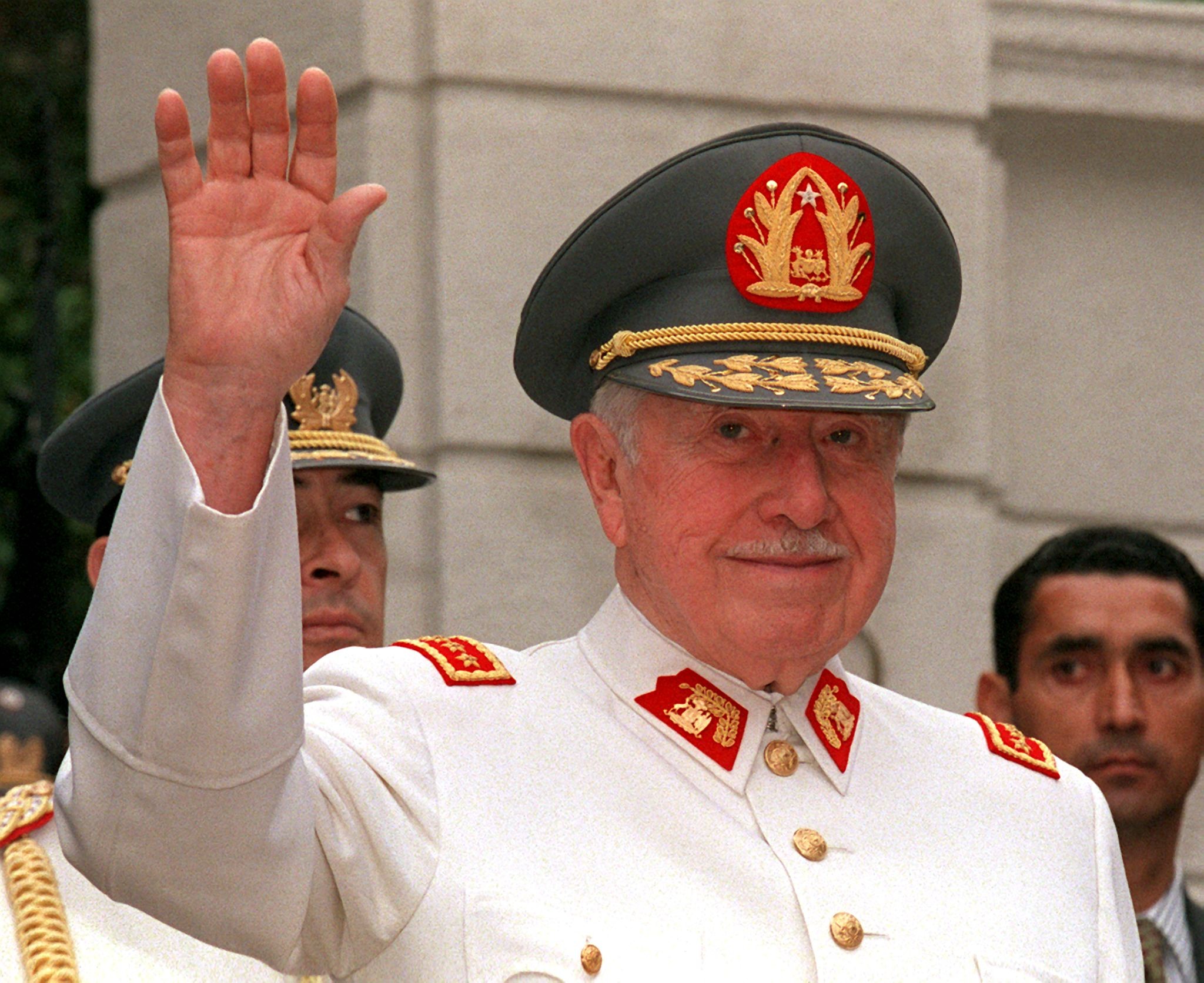Kast nomeia advogados de Pinochet para ministérios da Defesa e Direitos Humanos no Chile