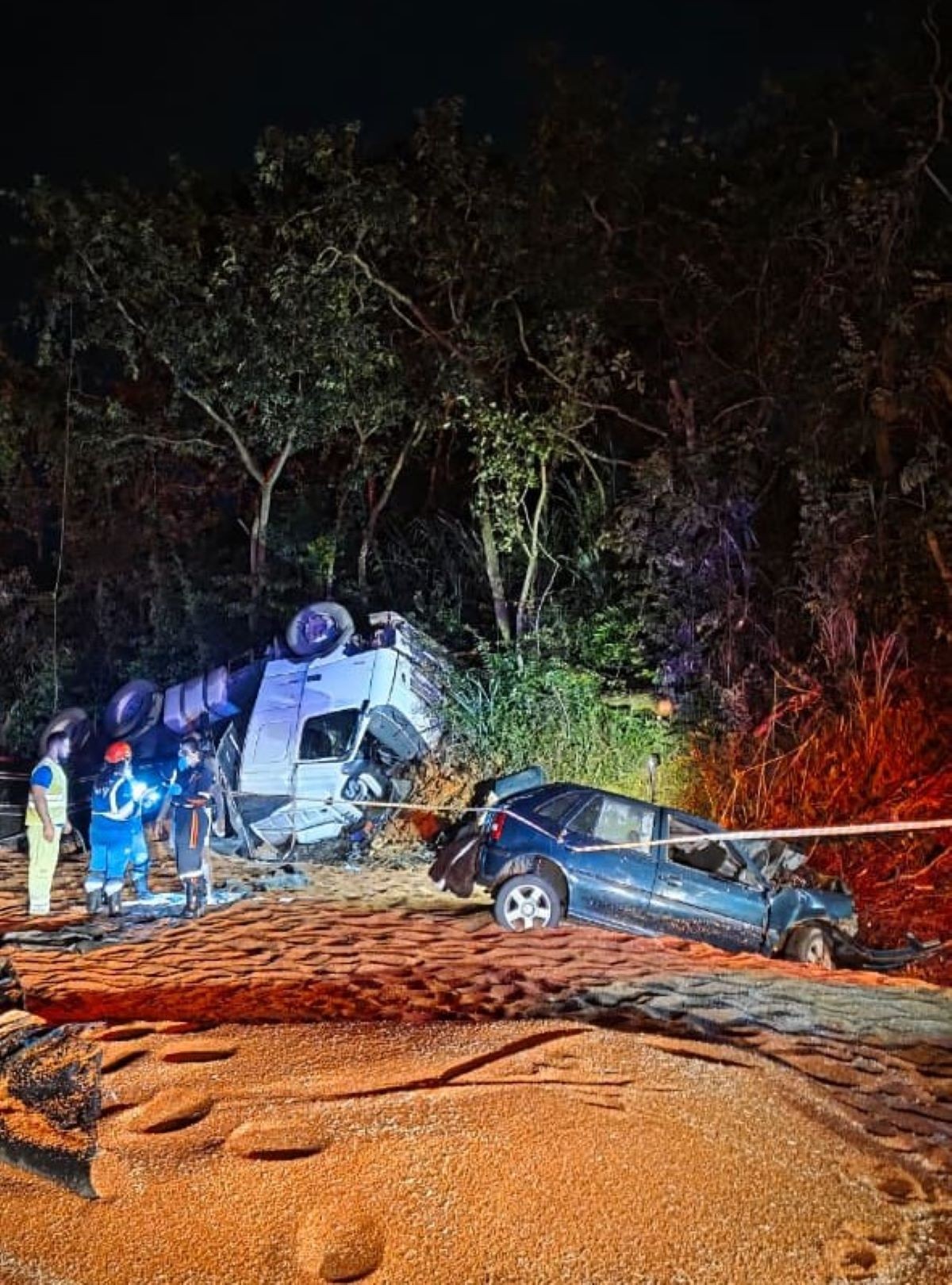 Acidente mata três pessoas na BR-262, em MG; mãe e filho de 4 anos estão entre os mortos 